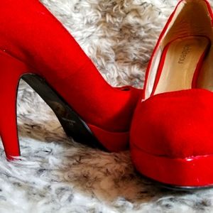 red velvet heels from le chateau